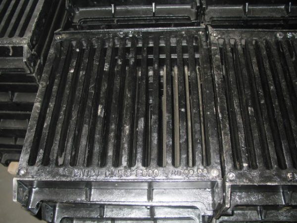 E600 heavy duty ductile iron 500X450MM gully grating - Image 4