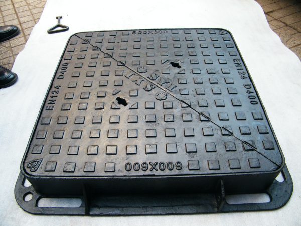 Ductile Iron Class D400 (Heavy Duty) Manhole Covers - Image 2