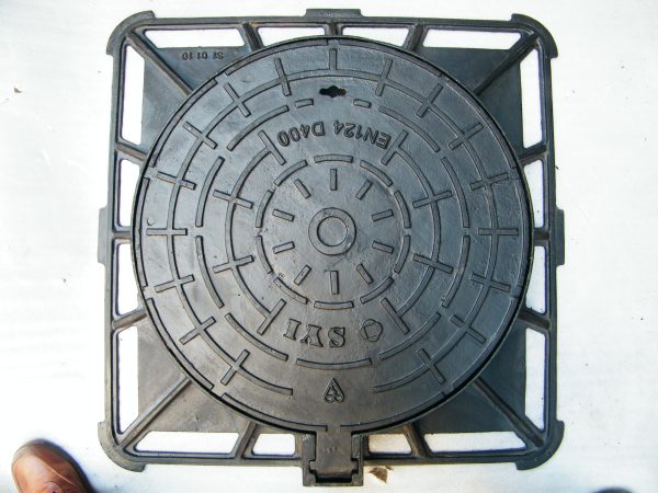 Ductile Iron Class D400 (Heavy Duty) Manhole Covers