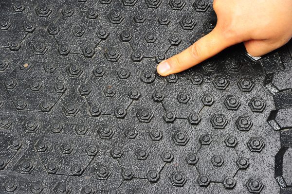 Floating Manhole Cover - Image 3