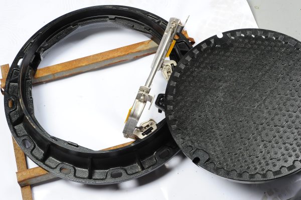 Floating Manhole Cover - Image 4