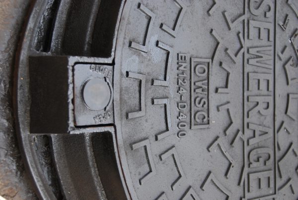 Hinged manhole cover - Image 4