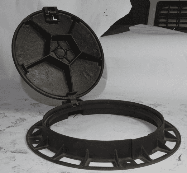 Hinged manhole cover - Image 2