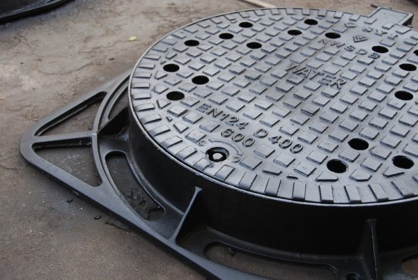 Anti-theft manhole cover with frame - Image 2