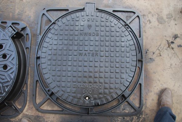 Anti-theft manhole cover with frame - Image 3