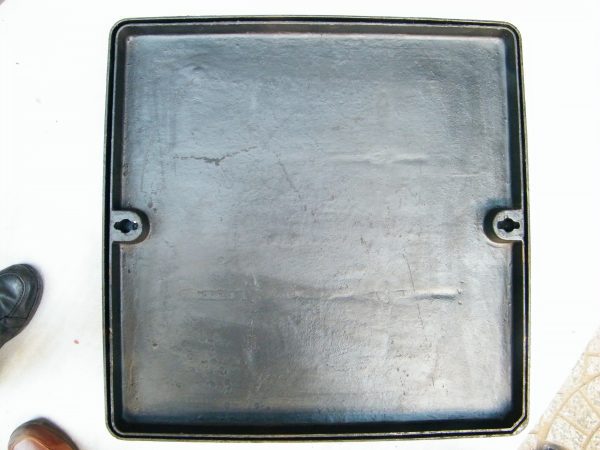 recessed manhole cover and frame - Image 3