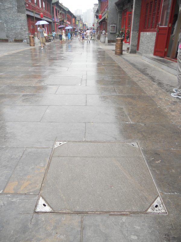 recessed manhole cover and frame - Image 4