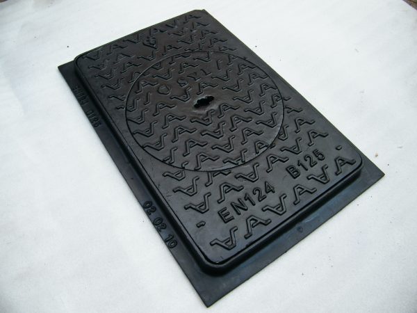 Rectangular ductile iron manhole cover - Image 4