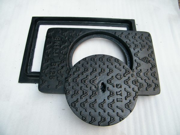 Rectangular ductile iron manhole cover - Image 2