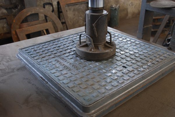 Ductile iron square manhole cover - Image 2
